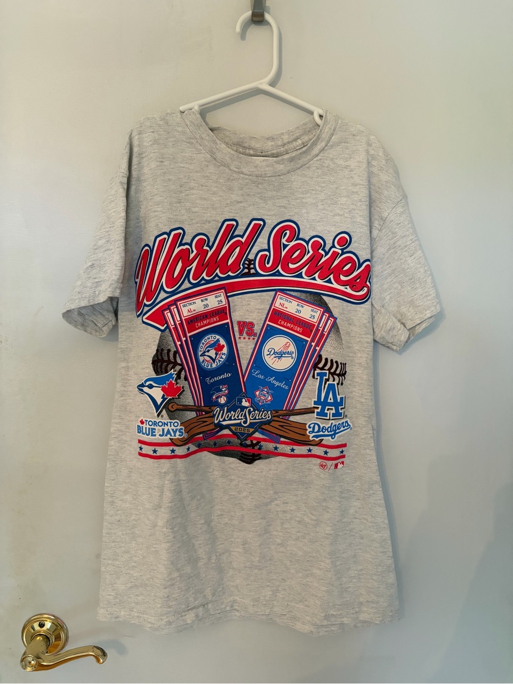 ‘47 Brand Blue Jays v Dodgers 2025 World Series Graphic Tee - Gray Size Small